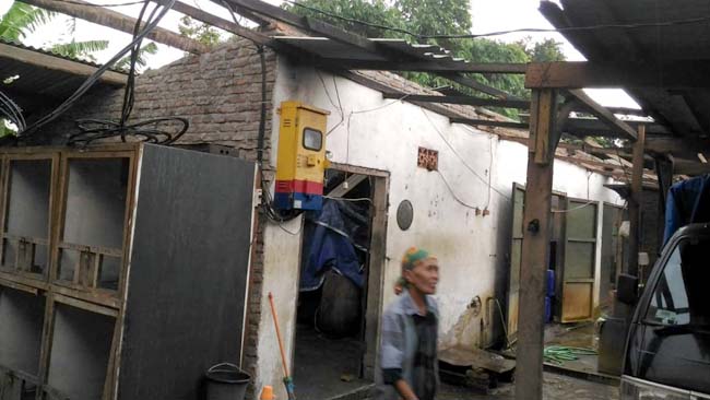 Kondisi rumah warga di Desa Durungbanjar, Candi terlihat kerusakan di bagian atap (gus) 