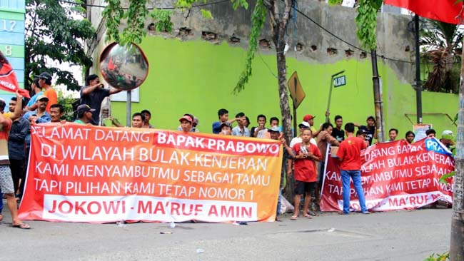 Pendukung Jokowi ‘Sambut’ Kedatangan Prabowo, Kedua Kubu Sempat Adu Mulut