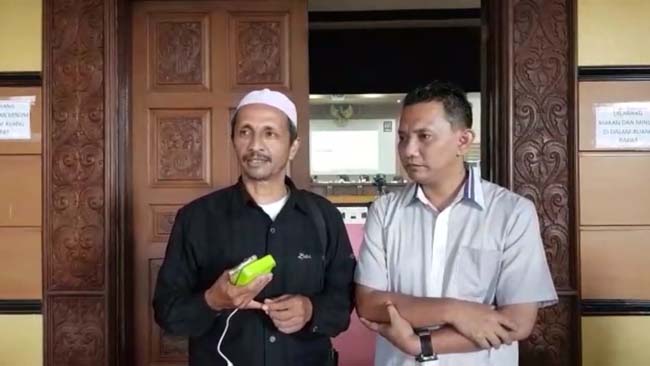 Salim Barakwan (Kopiah Putih) dan Saksi Paslon Nomor 2. (H Mansyur Usman/Memontum.Com)